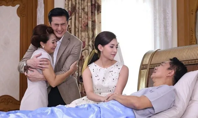 Trước khi nhắm mắt, bố chồng dặn gia đình tôi phải hiếu thuận với người giúp việc, sự thật khiến tôi hoang mang