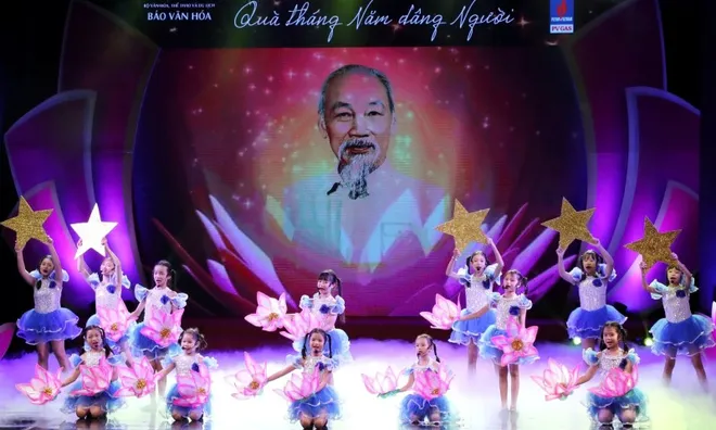 'Quà tháng Năm dâng Người'-Chương trình nghệ thuật đặc biệt kỷ niệm Ngày sinh nhật Bác