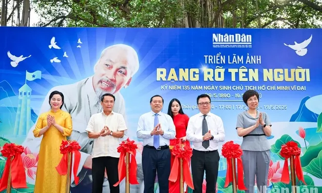 Khai mạc triển lãm và ra mắt ấn phẩm đặc biệt kỷ niệm 135 năm Ngày sinh Chủ tịch Hồ Chí Minh