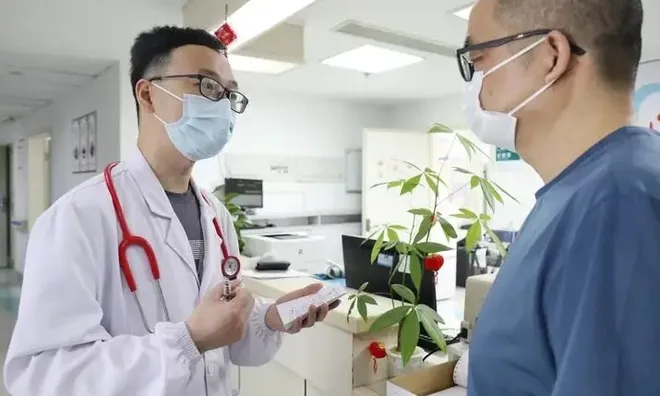 Cô gái hôn mê suốt 6 tháng, tỉnh dậy thấy mình đã...sinh con xong xuôi nhờ quyết định của chồng