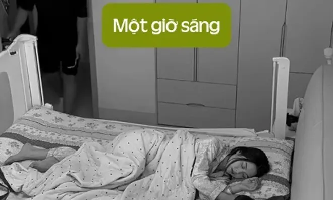 Vợ đẹp đang ngủ cùng con gái, hành động của chồng khiến bố mẹ bỉm thốt lên: "Giống hệt nhà mình!"