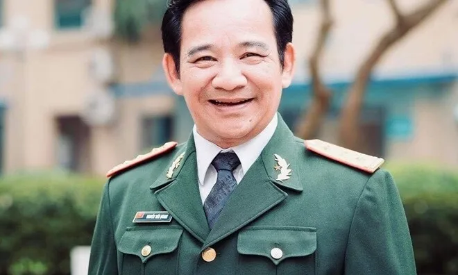 Thượng tá khiến NSƯT Chí Trung "không thở được", lên mạng nhận là đại gia đi làm cả năm là mua được 1 căn nhà