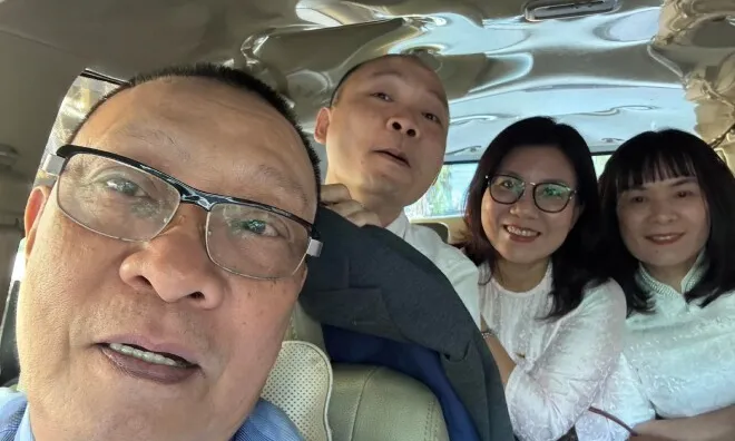 Sao Việt 24h: Con trai nhà báo Lại Văn Sâm gọi bố là "anh yêu", Tùng Dương nhận xét "giống nhau y hệt"