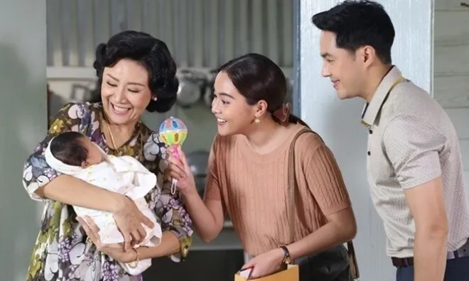 Đêm nào mẹ chồng cũng đòi sang phòng ngủ chung với vợ chồng tôi, lén lút làm chuyện không tưởng