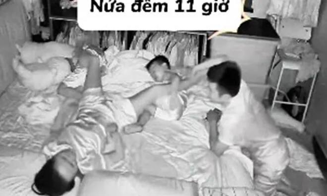 Đợi con ngủ say, cặp vợ chồng quay sang ôm nhau, đứa trẻ liền có hành động khiến ai cũng bật cười