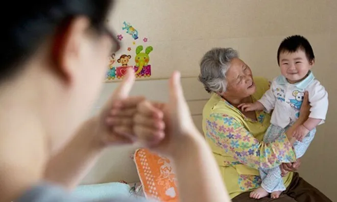 Mẹ chồng vét tiết kiệm mua nhà tặng con trai và cháu nội, con dâu chê "nhà bé, nội thất rẻ tiền", bà ra quyết định bất ngờ