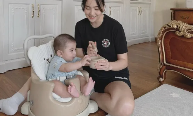 MC Mai Ngọc cho con trai mới 5 tháng tuổi ăn dặm, "tiểu thiếu gia" phát triển vượt trội ngày càng đáng yêu