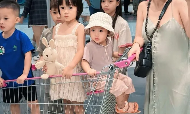 Xem bảng lương giúp việc chăm con thời nay, mẹ Việt 6 con đố ông chồng nào dám nói "vợ ở nhà nuôi con là ăn bám"