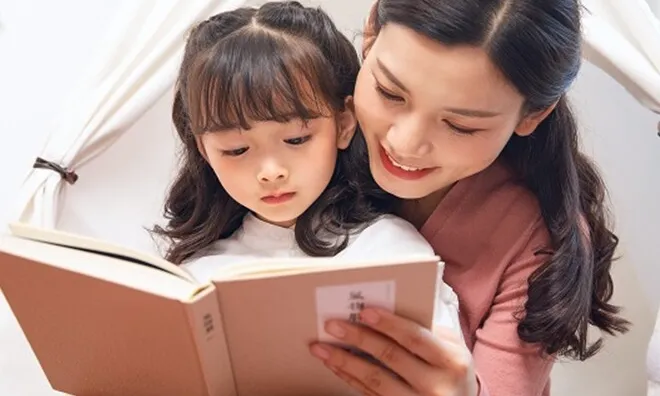 Bé gái 5 tuổi bật khóc nói "Bố sắp chết rồi”, người mẹ đáp rất hay