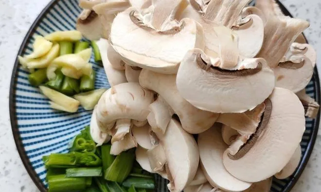 Loại rau duy nhất giàu vitamin D đem xào đơn giản nhưng cực ngon và bổ