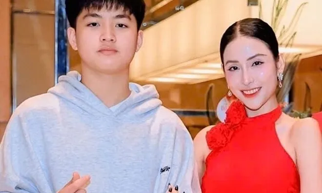Em họ Mai Thu Huyền khoe con trai riêng học lớp 9 đã cao 1m74, có hôn nhân kín tiếng bên thiếu gia Việt kiều Đức