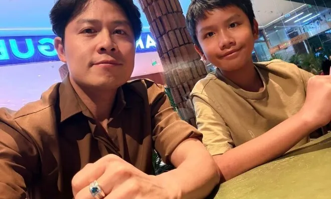 Nguyễn Văn Chung cố gắng làm bạn khi con dậy thì bướng bỉnh, quý tử được cấp điện thoại riêng để hỏi thăm mẹ