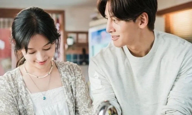 Chồng cũ đến mừng sinh nhật con gái, điện thoại anh sáng lên, tôi liền đuổi thẳng ra cửa