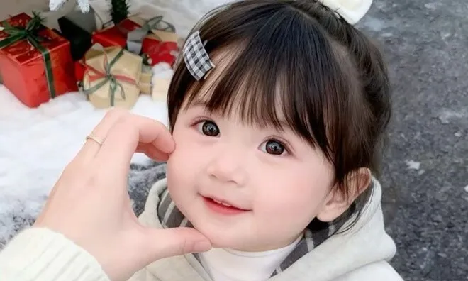 Ông nội định đặt tên cho cháu là Nguyễn Thị Hồng Bưởi, được sửa thành tên vừa hay vừa ý nghĩa