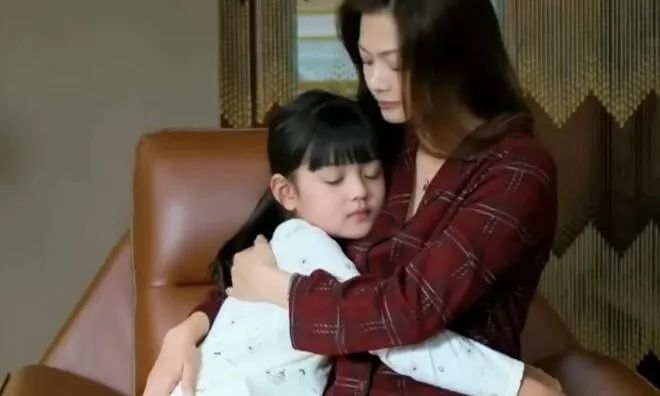 Gia Đình Trái Dấu kết chóng vánh vẫn được khen viên mãn: Đức cầu hôn Vân, ông Phi tranh thủ nắm tay bà Ánh