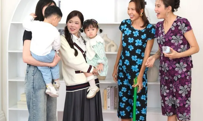 Hot girl Sam đưa 2 con lai Hàn "chạy show", rơi nước mắt nói về chuyện mâu thuẫn với mẹ ruột