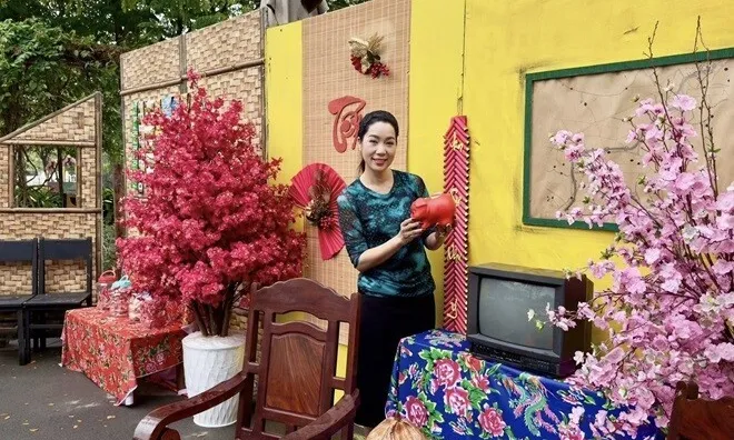 Biệt thự hàng chục tỷ của NSND Trịnh Kim Chi bỗng khoác màu áo làng quê, cô trò dựng tiểu cảnh đặc sắc