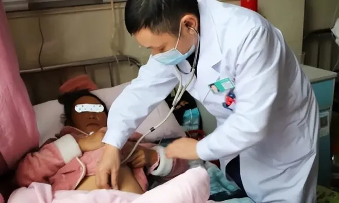 Cô gái 29 tuổi đẻ xong thấy cơ thể bốc mùi khó chịu, vào viện khám bác sĩ lắc đầu: "Đã quá muộn"