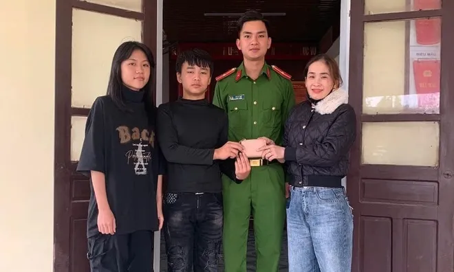 2 học sinh có hành động khiến nhiều người nức lòng