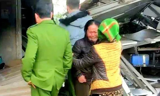 Tạm giữ tài xế xe tải đâm vào cửa hàng tạp hóa, 6 người tử vong