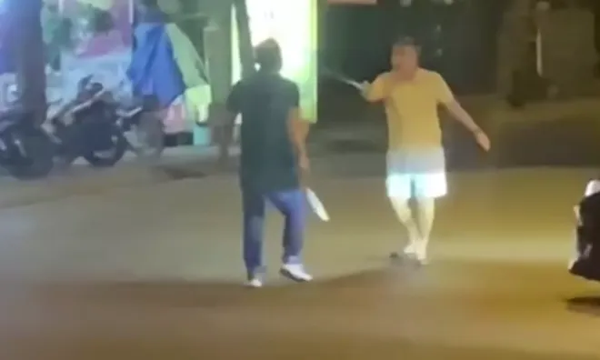 Lời khai gây sốc của hai tài xế "vờn" nhau bằng hung khí trên đường