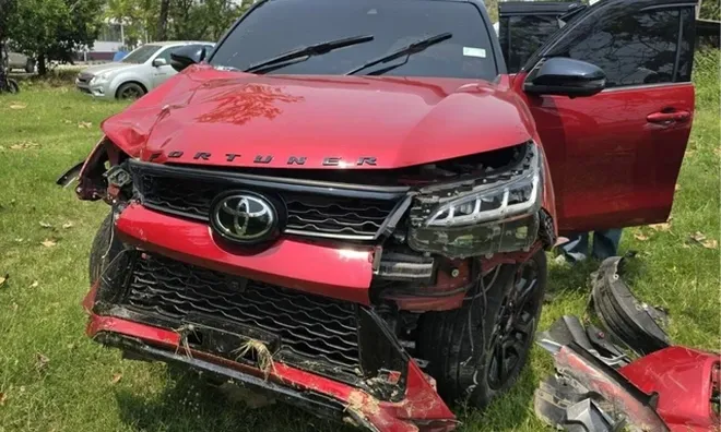 Người phụ nữ lái Toyota Fortuner tông 2 thiếu niên tử vong: Bị cáo buộc cho con nhỏ cầm lái gây tai nạn, bí ẩn thẻ nhớ trong camera hành trình