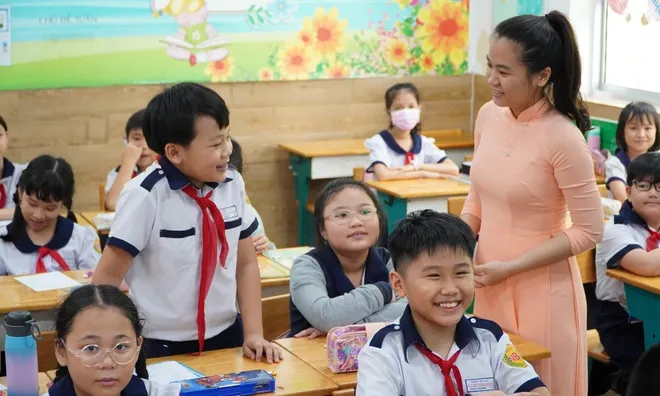 Bảng lương giáo viên 2025 theo quy định mới nhất: Mức thấp nhất, cao nhất là bao nhiêu?