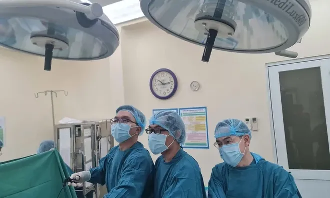 Chàng trai 27 tuổi đang khỏe mạnh bỗng sụp mi mắt, những biểu hiện của căn bệnh hiếm gặp