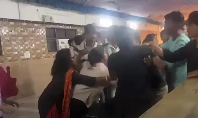 Clip: Đám cưới như cuộc "hỗn chiến" khi cô gái phát hiện bạn trai "lén" kết hôn