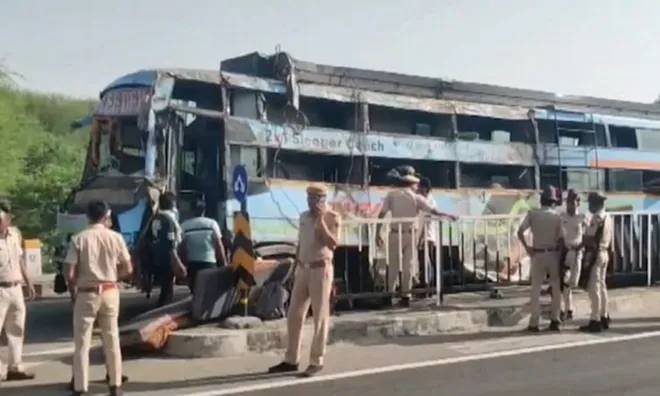 Hiện trường ám ảnh vụ lật xe buýt khiến 3 người tử vong, 17 người bị thương: Hé lộ nguyên nhân đau lòng