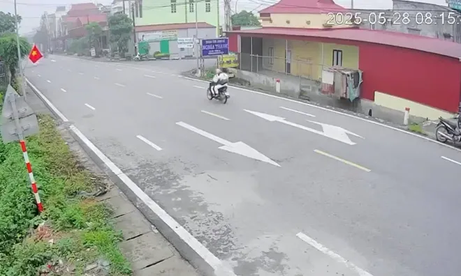 Bé trai 3 tuổi tuột tay bố, băng qua đường bị xe tải đâm tử vong thương tâm: Tài xế đối mặt hình phạt nào?