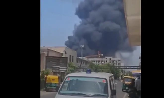 Những hình ảnh đau xót từ hiện trường rơi máy bay chở 242 người, không thể thảm khốc hơn