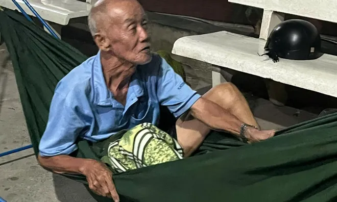 Công an hỗ trợ cụ ông 77 tuổi đi lạc 70km về nhà