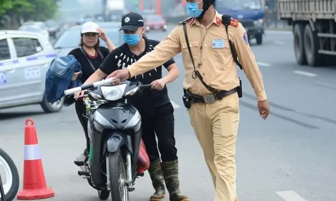Từ nay: Mượn xe máy phải mang theo giấy tờ này nếu không sẽ bị CSGT phạt tới 8 triệu đồng