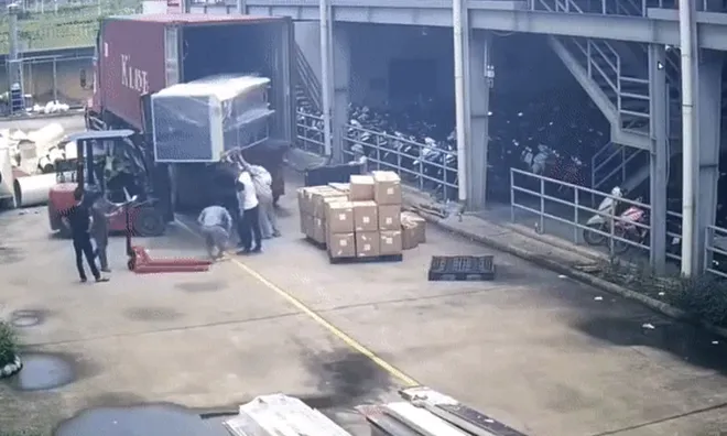 Tai nạn lao động tại Công ty Bai Sheng khiến 1 người tử vong: Camera ghi lại được gì thời điểm xảy ra vụ việc?