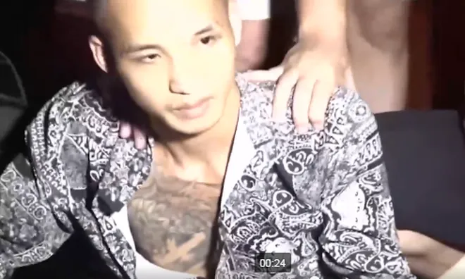 Clip: Tóm gọn thanh niên điều khiển xe mô tô 3 không, phơi bày bí mật khủng trong túi nilon