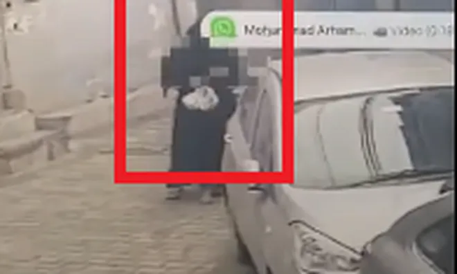 Người phụ nữ bị sàm sỡ giữa ban ngày khi đang đi bộ một mình trên phố