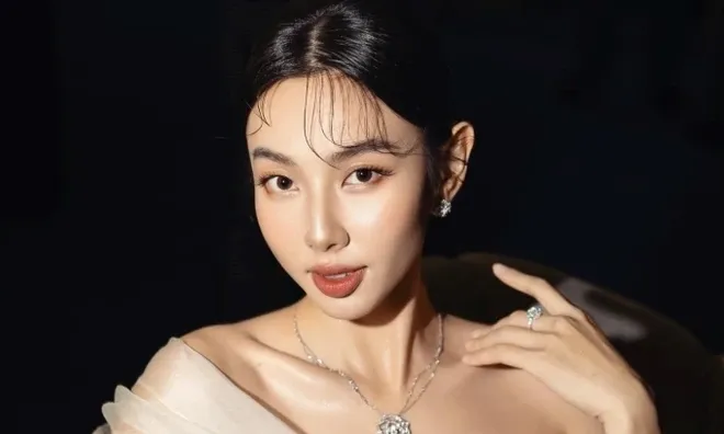 Hoa hậu Thùy Tiên nhờ Công ty Sen Vàng ký hợp đồng khống để "né trách nhiệm" một cách ảo diệu trong vụ kẹo Kera như thế nào?