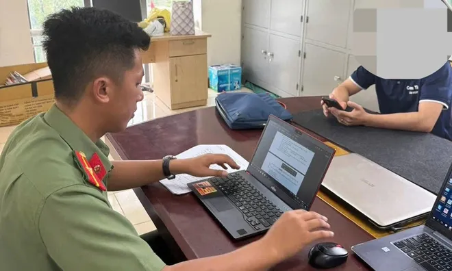 Báo tin giả "cảnh sát giao thông nhận hối lộ", thanh niên "lý sự" bất ngờ