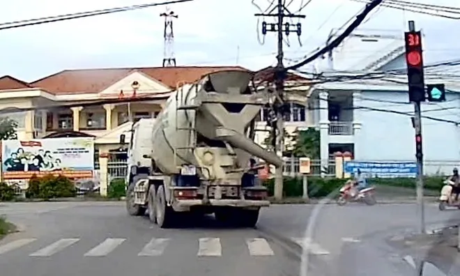 Đã rõ danh tính tài xế xe bồn vượt đèn đỏ ở TPHCM bị phạt gần 20 triệu đồng