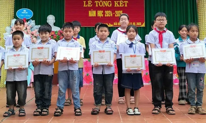 Từ 31/10, thực hiện quy định mới về khen thưởng và kỷ luật học sinh