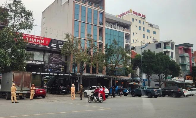 Cảnh sát xuất hiện tại nhà riêng một doanh nhân có tiếng ở Thanh Hóa, hiện trường thế nào?