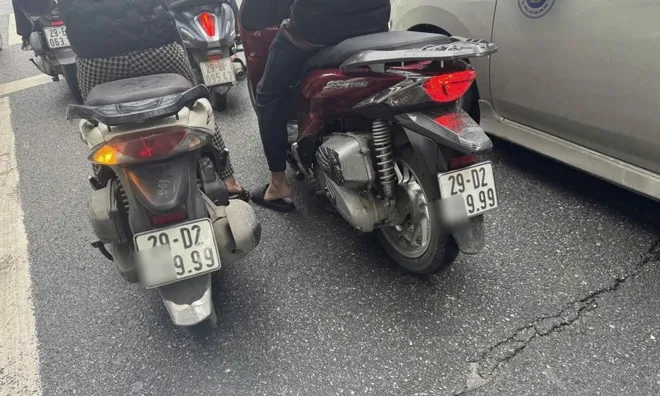 Công an thông tin chính thức về 2 chiếc SH cùng mang biển "tứ quý 9" "sánh đôi" trên đường