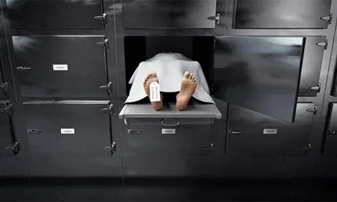 Con trai choáng ngợp: Chôn cất mẹ "mồ yên mả đẹp" lại nhận tin sét đánh từ bệnh viện rằng "mẹ còn sống"