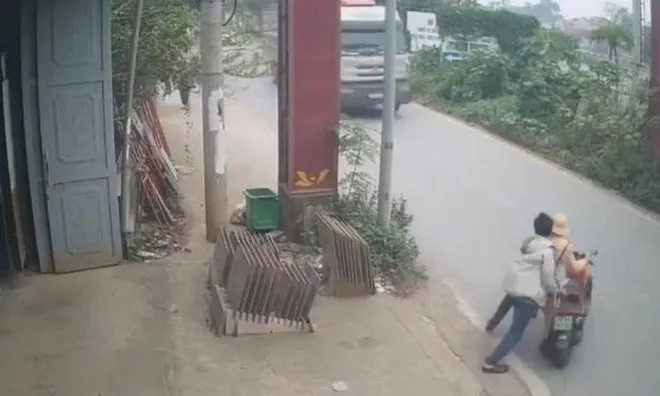 Tạm giữ hình sự Đặng Từ Thịnh - đối tượng đẩy Cảnh sát giao thông vào đầu xe tải