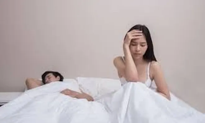 Sau đêm tân hôn ngọt ngào bên chồng, tôi mở mắt hốt hoảng khi thấy người lạ hoắc nằm cạnh mình
