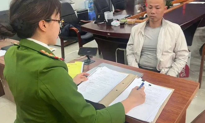 Vụ tài xế lái ô tô lật nghiêng tại Ngã Tư Sở có diễn biến mới đáng chú ý