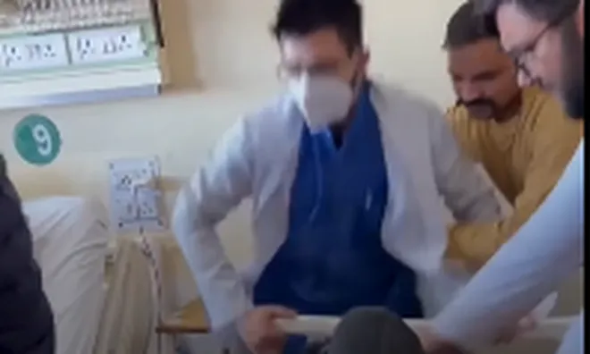 Bác sĩ đấm thẳng bệnh nhân chỉ vì bị nhắc "nói chuyện lịch sự", chuyện xảy ra ở đâu?