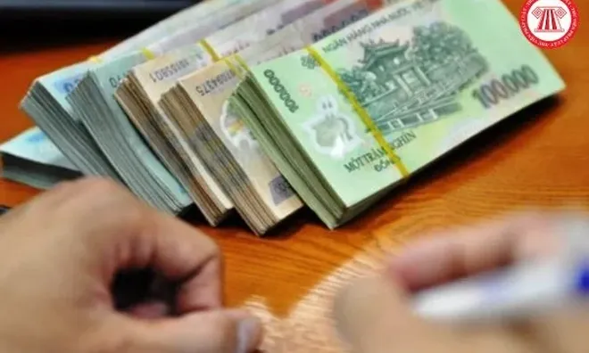 Cán bộ công chức viên chức được hưởng full 03 tháng lương cộng 50% tháng lương tăng thêm cho mỗi năm công tác đóng bảo hiểm xã hội bắt buộc khi chuyển sang làm việc tại các tổ chức không hưởng lương thường xuyên từ ngân sách nhà nước ra sao?