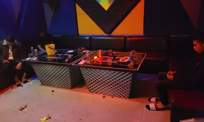 Trần Công Phong, Đinh Viết Hưng và Phan Thanh Thắng lộ hành động mờ ám trong quán Karaoke Thùy Duyên